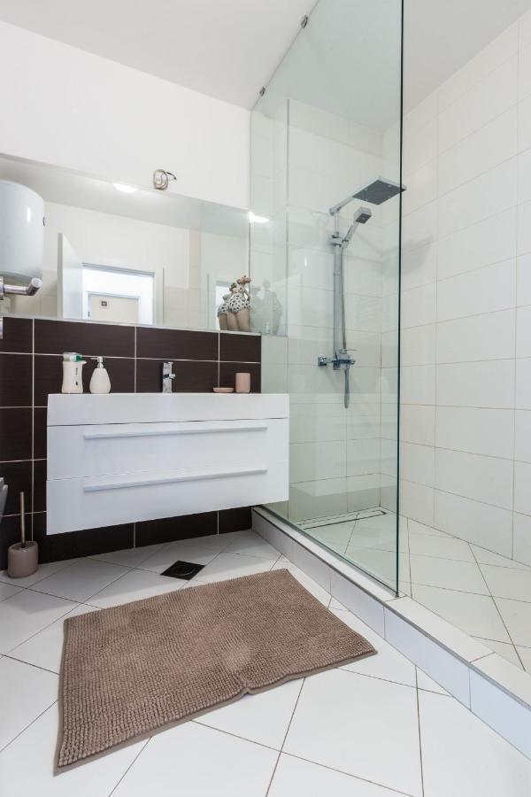 Hoplite 2Br Apartment With Free Parking Задар Экстерьер фото